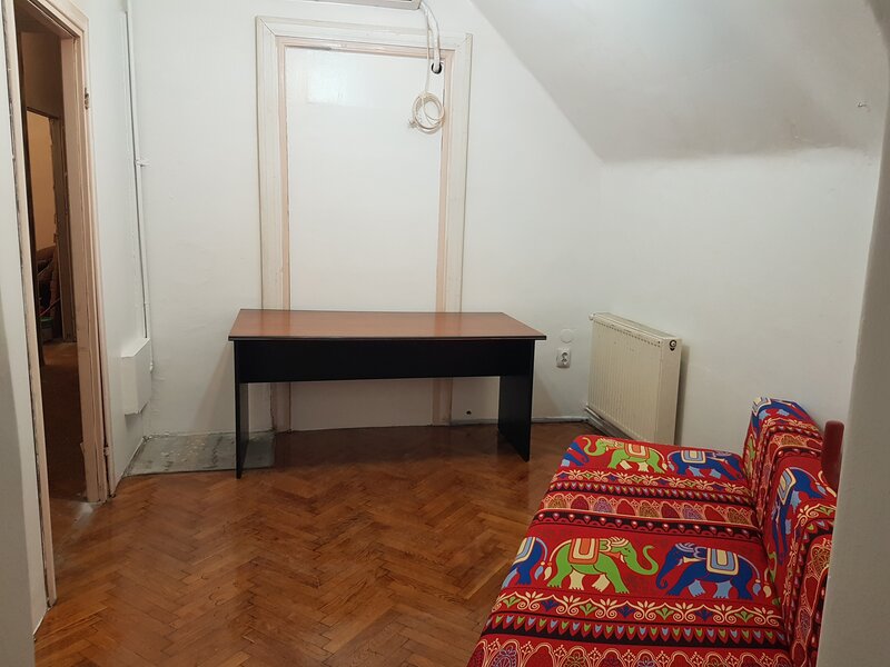 Parc Carol, Unirii- Tineretului ap. 5 camere de inchiriat in vila et 2
