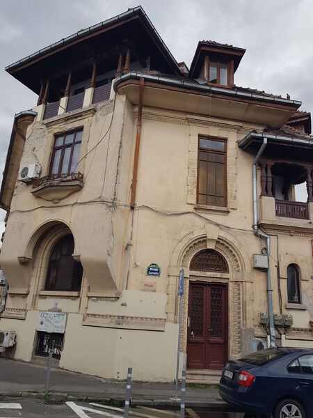 Parc Carol, Unirii- Tineretului ap. 5 camere de inchiriat in vila et 2