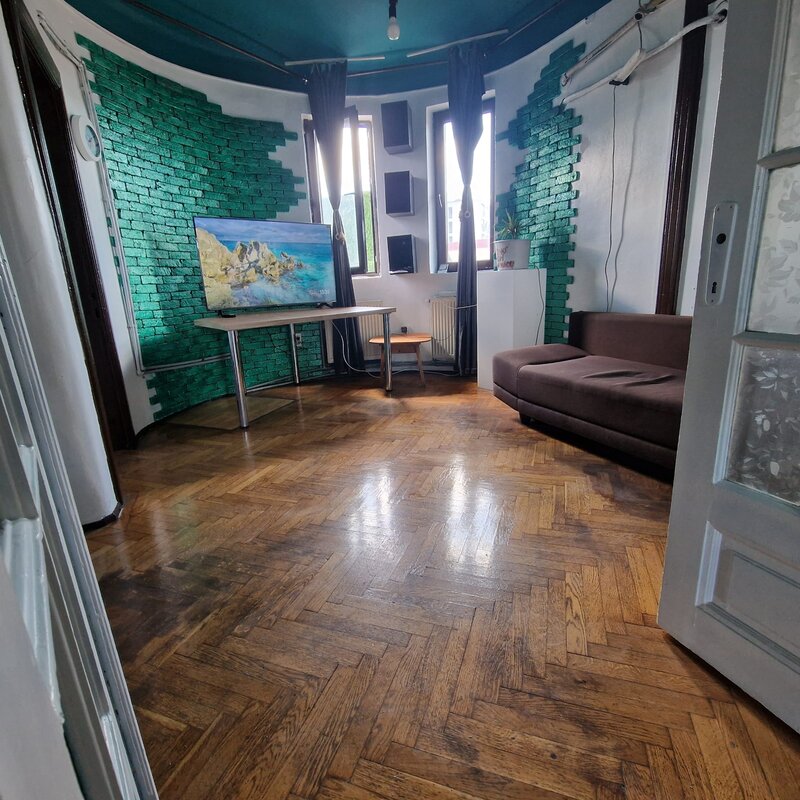Parc Carol, Unirii- Tineretului ap. 5 camere de inchiriat in vila et 2